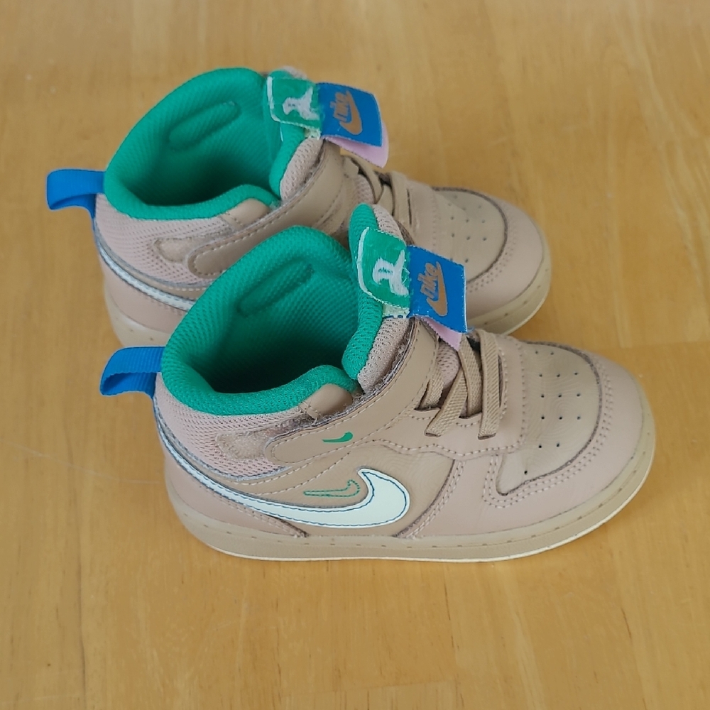 Nike Kids Beige and Teal Sneakers